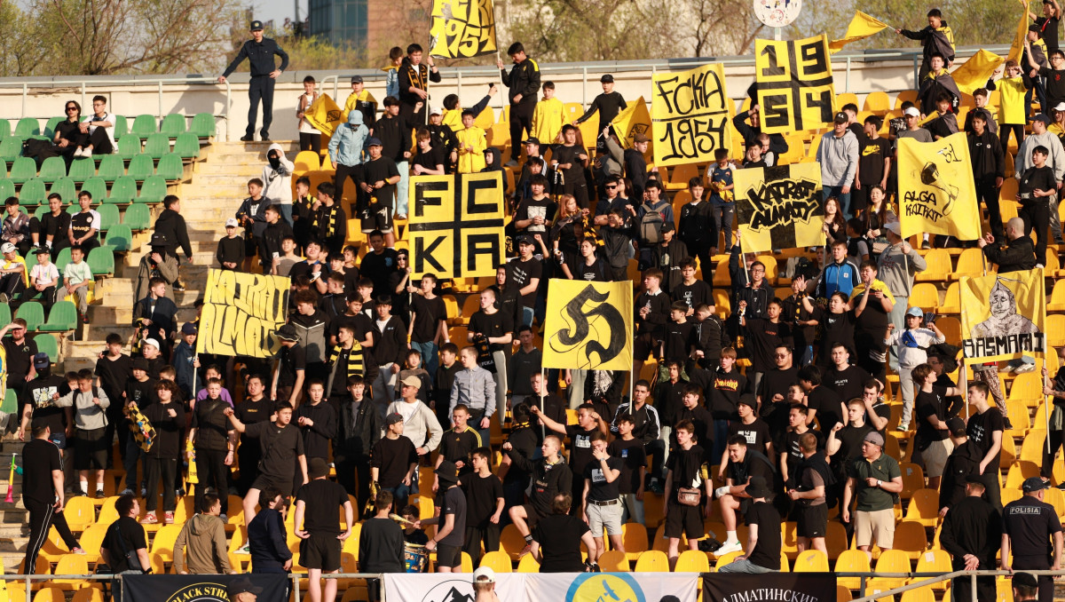 Женские болельщицы клуба КАЙРАТ